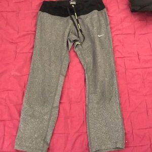 Nike cropped leggings